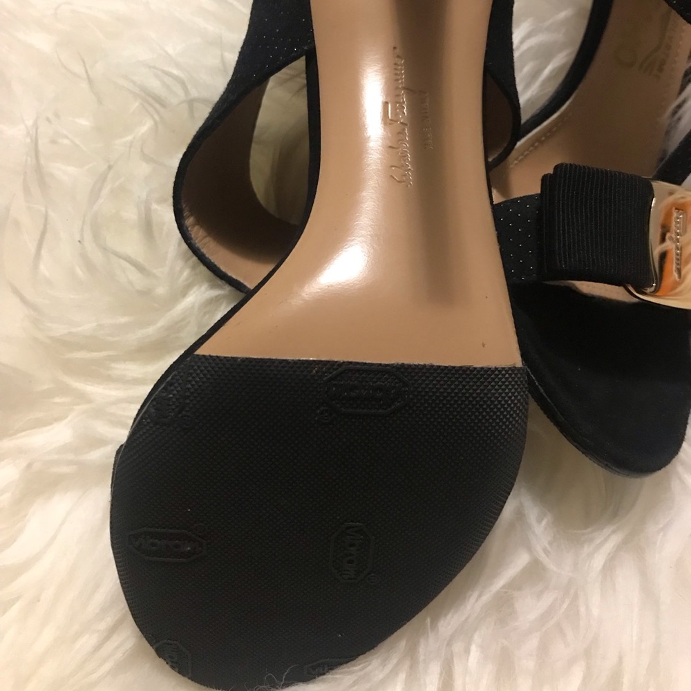 Salvatore Ferragamo t-strap bow pumps/ sandals - Picture 5 of 6